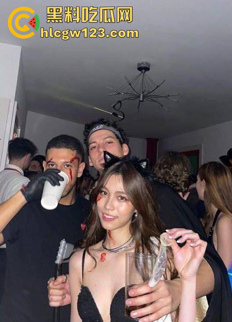 澳洲留学骚逼【姜婷】，在国内装白富美，到国外秒变母狗，跪舔洋屌群交淫乱，屁股都打红了！-1